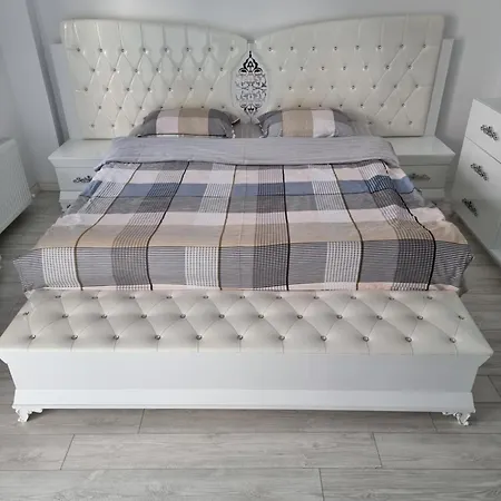 Apartment White Pearl -endless Summer *