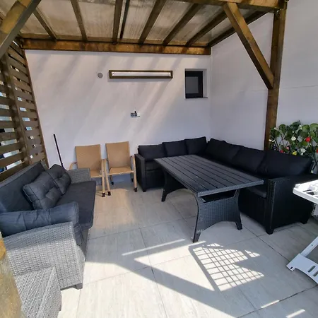 Apartment White Pearl -endless Summer